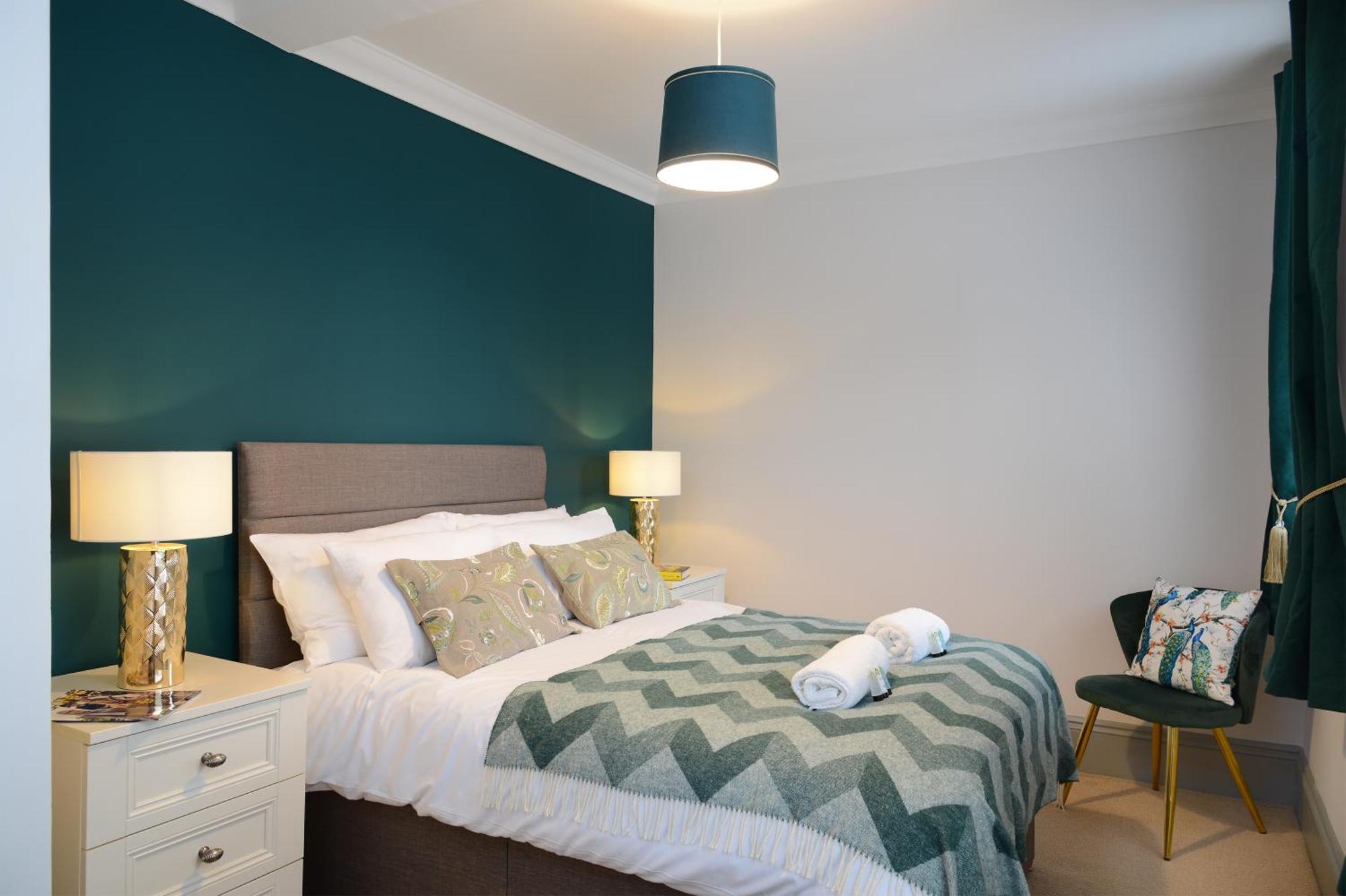 The Old Brewery Boardroom - Winchester City Centre - Unique Property - Free Parking - Sleeps 6 - By Xplus Stays Exterior photo